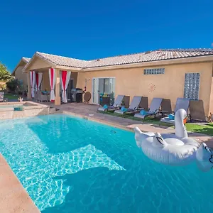 Swan House Holiday home Palm Springs